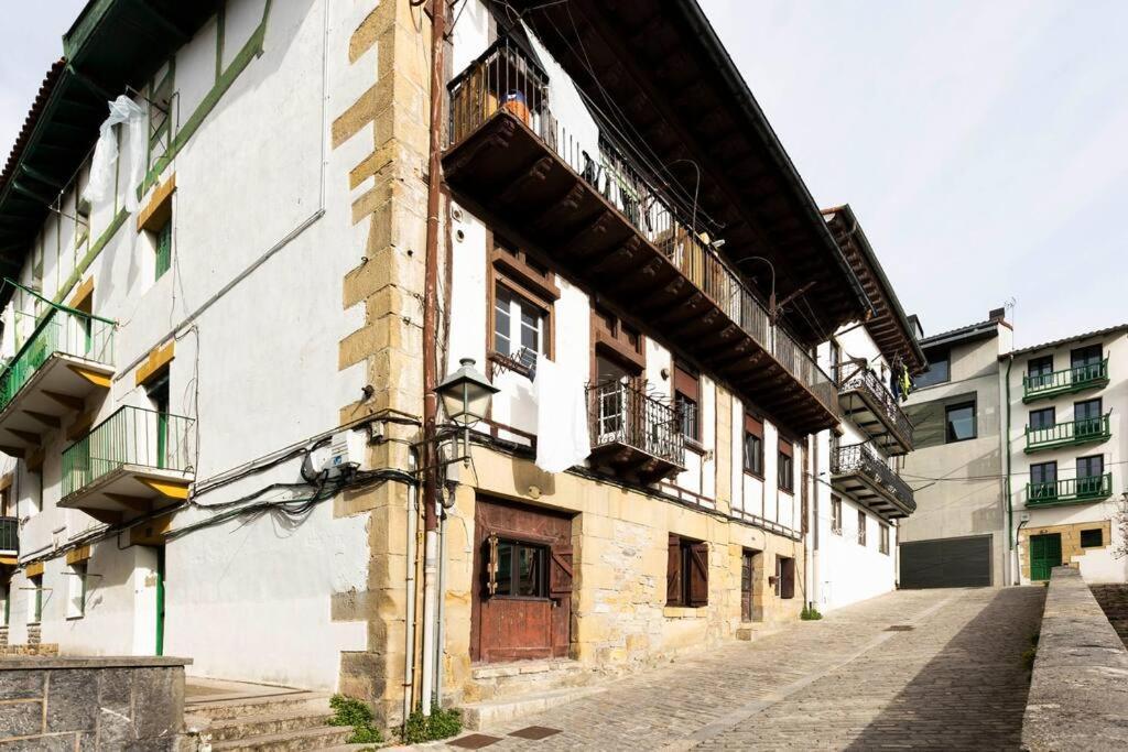 Sorgin-Etxe. Basquenjoy Apartman Hondarribia Kültér fotó